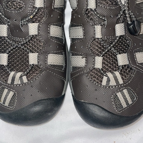 Keen women’s shoes, size 10 - Picture 11 of 12